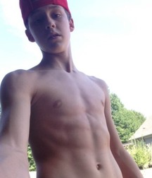 Showoff Boys of Tumblr 5ae1c8b018165.jpg