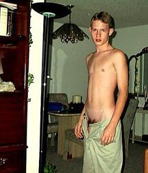 random nude boys from the web 2 628aceddb24af.jpg