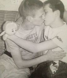 Kissing Plus 5b137be7ac570.jpg