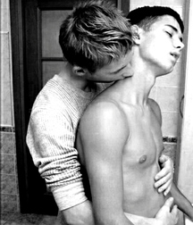Kissing Plus 5b137bed1e52b.jpg