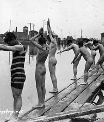 Vintage nude bathing photos 598e422049e5f.jpg