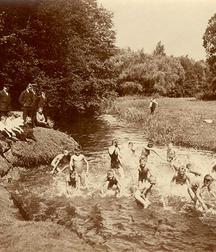 Vintage nude bathing photos 598e422c6daf0.jpg