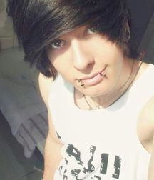 Emo boys 5d9ba43273378.jpg