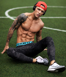 Guys 5c70b4075af7b.jpg
