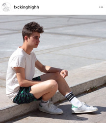 Guys Not Wearing Much 5b0ee450bfcfd.jpg