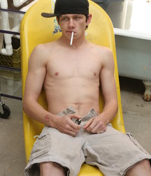 Ian Madrox Pisses on Himself 5b7438bb1e34e.jpg