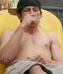 Ian Madrox Pisses on Himself 5b7438c4af88d.jpg