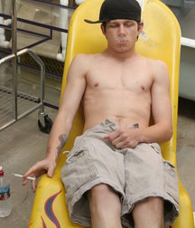 Ian Madrox Pisses on Himself 5b7438ce897f2.jpg