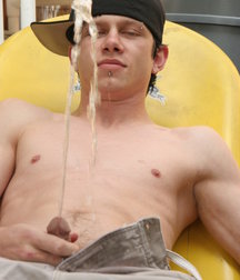 Ian Madrox Pisses on Himself 5b7438ef7bd36.jpg