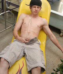 Ian Madrox Pisses on Himself 5b7438f31e20c.jpg