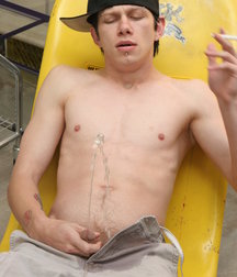 Ian Madrox Pisses on Himself 5b7438fcc2793.jpg