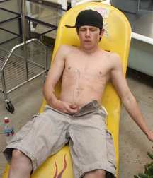 Ian Madrox Pisses on Himself 5b743901d3ef5.jpg