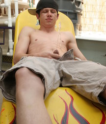 Ian Madrox Pisses on Himself 5b74390badbb8.jpg