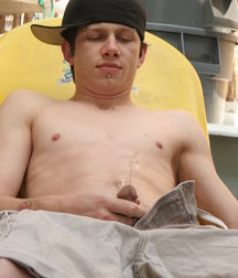 Ian Madrox Pisses on Himself 5b74391095fa0.jpg