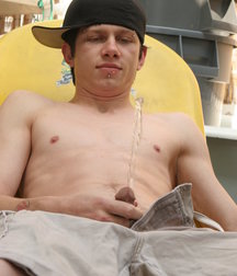 Ian Madrox Pisses on Himself 5b743915be3b3.jpg