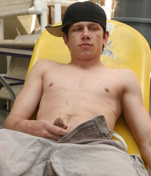 Ian Madrox Pisses on Himself 5b743923cc3d5.jpg