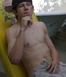 Ian Madrox Pisses on Himself 5b743946758fa.jpg