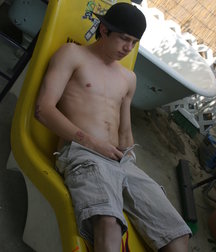 Ian Madrox Pisses on Himself 5b74394b5c3c2.jpg