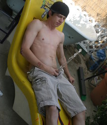 Ian Madrox Pisses on Himself 5b74395a35eb5.jpg