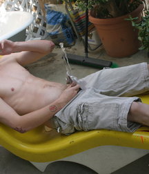 Ian Madrox Pisses on Himself 5b74395c779cc.jpg