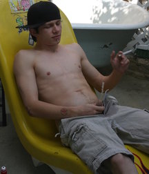 Ian Madrox Pisses on Himself 5b743963b0761.jpg