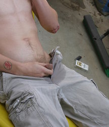 Ian Madrox Pisses on Himself 5b7439669ef82.jpg