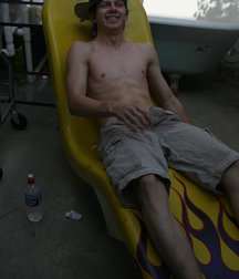Ian Madrox Pisses on Himself 5b743975dcd7e.jpg