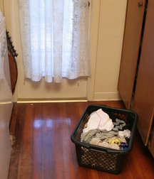 Kelly Cooper Laundry Piss