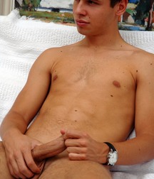 Eric  5b8e3459cafbe.jpg