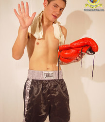Lorenzo Twink Boxer 5bb6f36169453.jpg