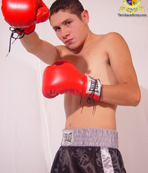 Lorenzo Twink Boxer 5bb6f362df5d8.jpg
