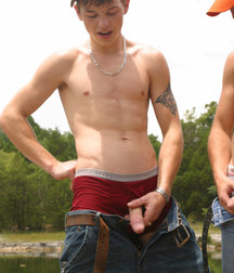 Jeremiah and Cody Piss 2 5bbb4b385e444.jpg