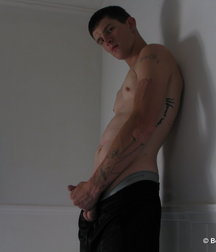 Lex Tall Tattooed Pissing Wanker 5bc32e715cf70.jpg