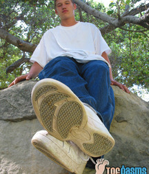 Bucky Dirty Feet 5be0713a3375f.jpg