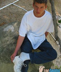Bucky Dirty Feet 5be071527aa30.jpg