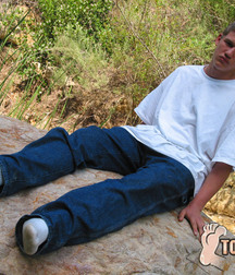 Bucky Dirty Feet 5be071ad791fc.jpg
