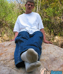 Bucky Dirty Feet 5be071b0d7117.jpg