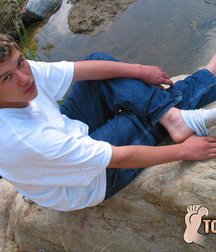 Bucky Dirty Feet 5be071ce6c1d1.jpg