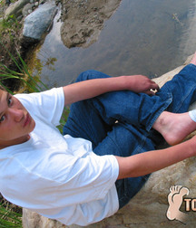 Bucky Dirty Feet 5be071d0b2062.jpg