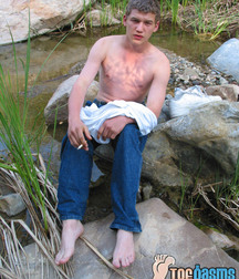 Bucky Dirty Feet 5be071eae1633.jpg
