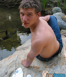 Bucky Dirty Feet 5be071efbb58b.jpg