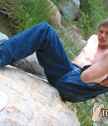 Bucky Dirty Feet 5be071f64c1df.jpg