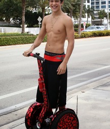 Austin Mahone Shirtless HD 5be30c6962260.jpg