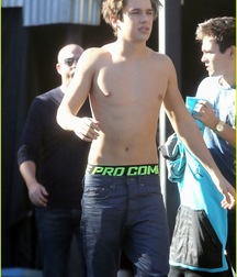 Austin Mahone Shirtless HD 5be30d4cf13c9.jpg