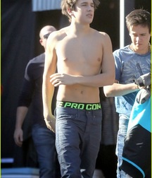 Austin Mahone Shirtless HD 5be30d4e541c8.jpg