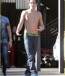 Austin Mahone Shirtless HD 5be30d524fd18.jpg