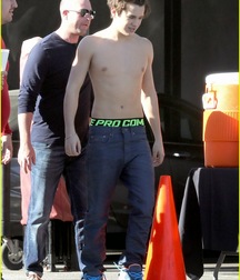Austin Mahone Shirtless HD 5be30d554be99.jpg
