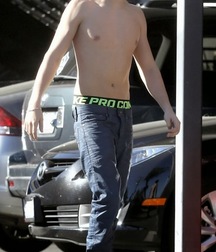 Austin Mahone Shirtless HD 5be30d599b033.jpg