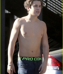 Austin Mahone Shirtless HD 5be30d5c42e24.jpg