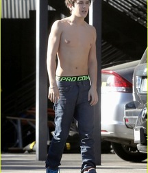 Austin Mahone Shirtless HD 5be30d5ef0b9c.jpg